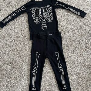 Gap 2T 100% Organic Cotton Glow-in-the-Dark Skeleton PJ Set